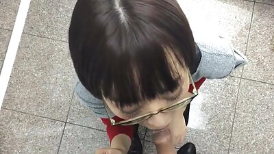 만족할 줄 모르는 병아리 이었다 참여 에 a 간의 삼인조